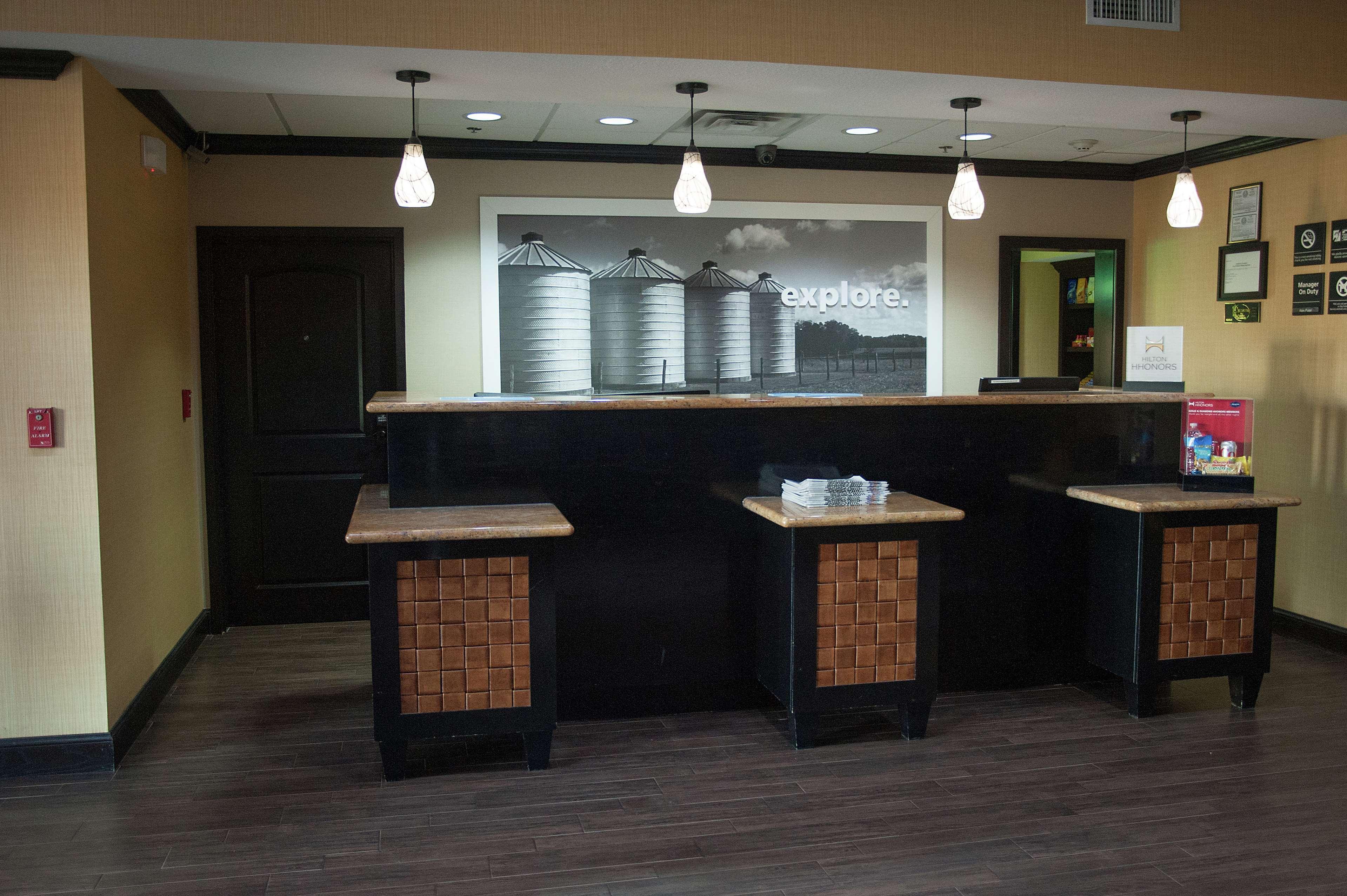 Hampton Inn & Suites Palestine Exteriör bild